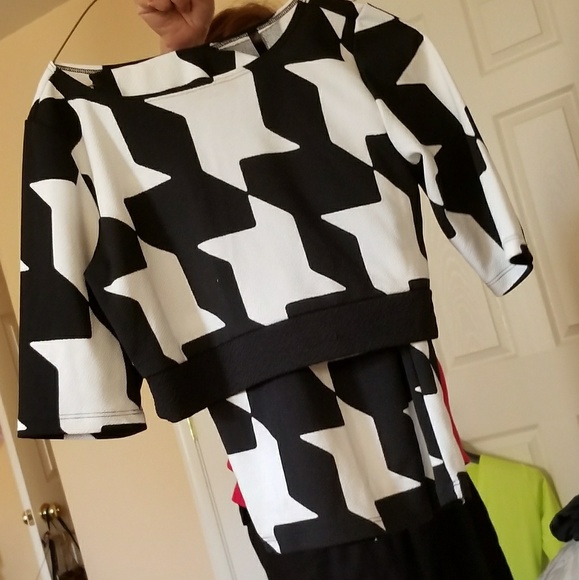 Set - Picture 2 of 2